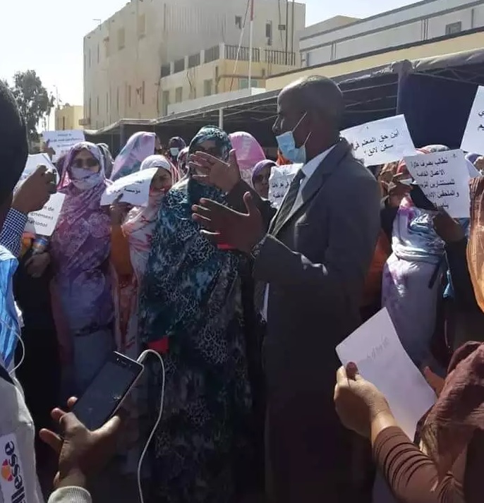 Des enseignants manifestent devant le ministère de l'Éducation …photos