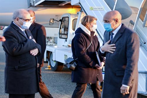 Arrivée du Président à Paris pour participer  à "One Planet Summit"