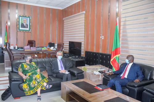 Ould Merzoug s'entretient avec l'ambassadeur français SEM Robert Moulié
