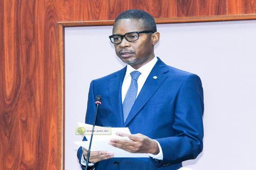 Le gouvernement construira des centaines de logements sociaux, dit le PM