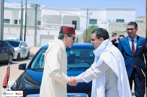 L'ambassadeur du Maroc visite le Centre "Essahraa" et s’enquiert du déroulement du travail