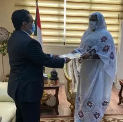 Ould Cheikh Ghadhi présente ses lettres de créances d'ambassadeur au Soudan