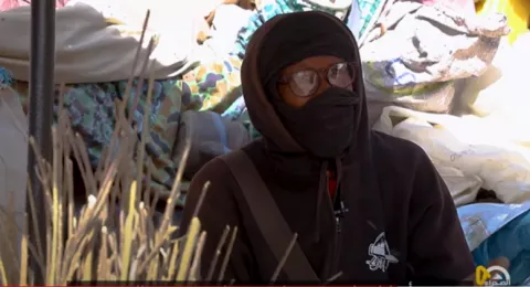 Diallo : journées d'un vendeur de "Msawik" bravant le chômage …Vidéo