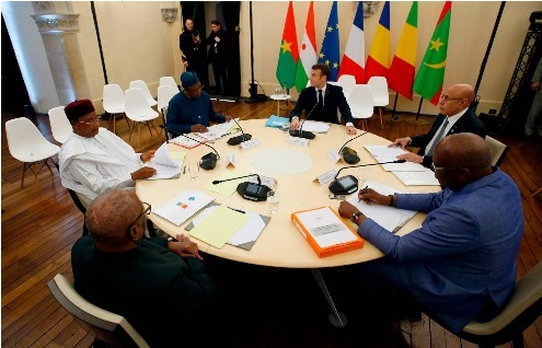 Le président français  et les présidents de cinq pays sahéliens