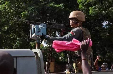 Le Burkina suspend de nouveaux médias ayant accusé l'armée d'exactions