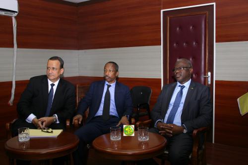 Le Ministre de la Justice M. Haymouda Ould Ramdan au centre