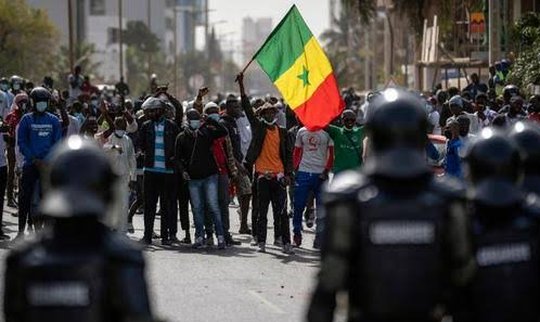 Sénégal : La réforme constitutionnelle aggrave la crise politique... Faye réclame un référendum