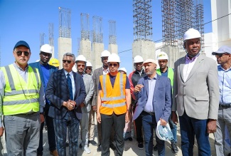 Les défis posés à la construction de la salle polyvalente des Jeunes d’Arafat surmontés