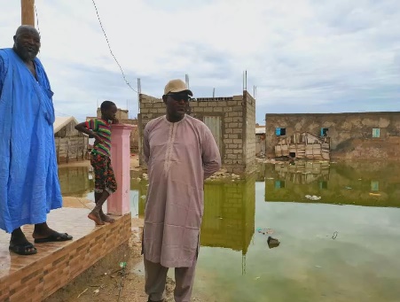 O. Bekaye s’informe des  mares formées dans des quartiers de Nouakchott