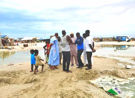 O. Bekaye s’informe des  mares formées dans des quartiers de Nouakchott