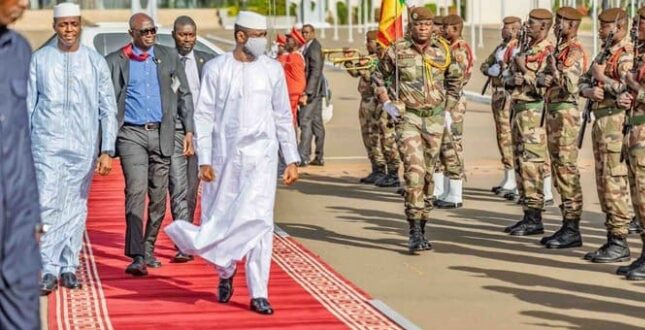 Le Mali réorganise sa chaîne militaire après le choc du 25 avril