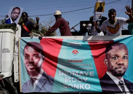 Liesse à Dakar : l'opposant Sonko et son dauphin Bassirou enfin libres