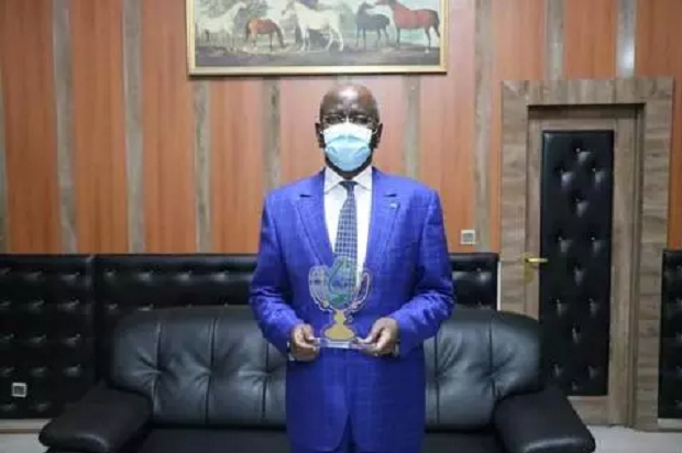 Le ministre de l’intérieur reçoit le prix de la « Personnalité de l’année »