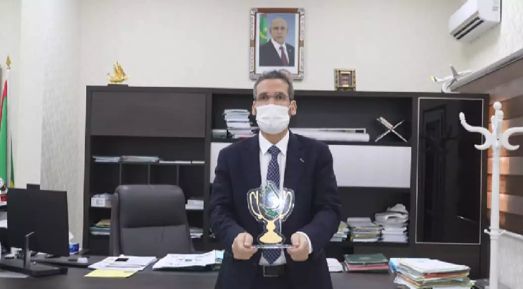 Le ministre des Finances distingué du bouclier d’Excellence de l’ONG Choukrane