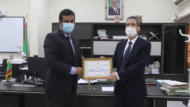 Le ministre des Finances distingué du bouclier d’Excellence de l’ONG Choukrane