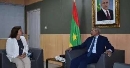 Discussions entre le ministre de la Défense et l’ambassadrice d’Espagne