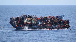 Nouadhibou:134 clandestins sauvés après une panne de leur pirogue