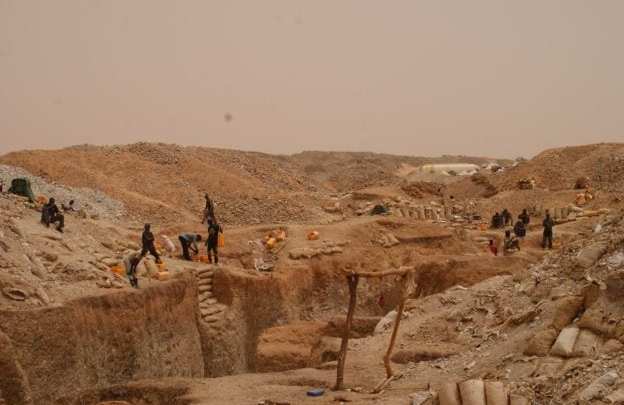 Un puits d’orpaillage s'effondre sur des prospecteurs dans une zone illégale