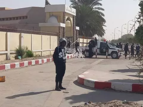 Les accusés dans le dossier de corruption défilent devant le pôle anticorruption