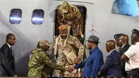 Mali : arrivée des 46 soldats ivoiriens graciés à Abidjan