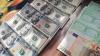 L'euro recule face au dollar à son plus bas niveau en deux décennies
