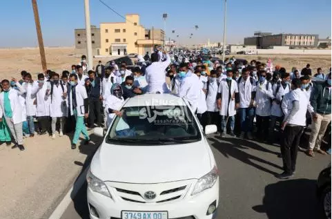 10 photos de l’élan de protestation des étudiants de médecine ce lundi