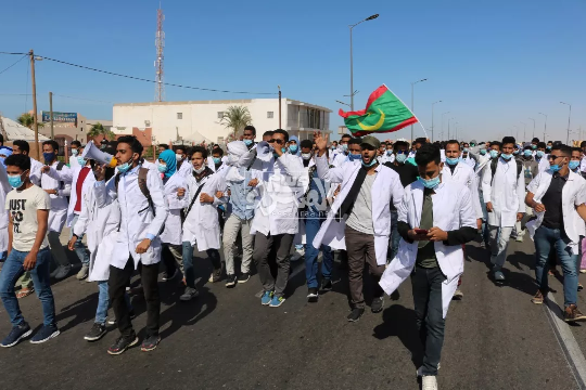 10 photos de l’élan de protestation des étudiants de médecine ce lundi