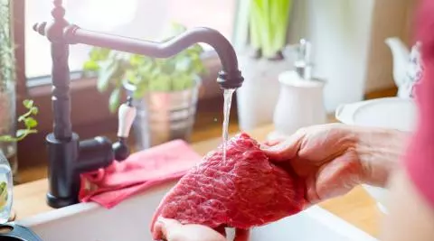 Consommer moins de viande réduit le risque de de contamination au Covid!