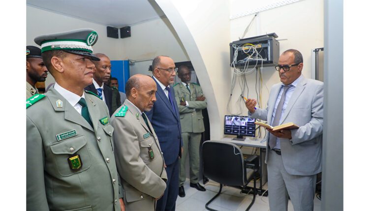 وزير المالية خلال زيارته لإدارة الجمارك- وما