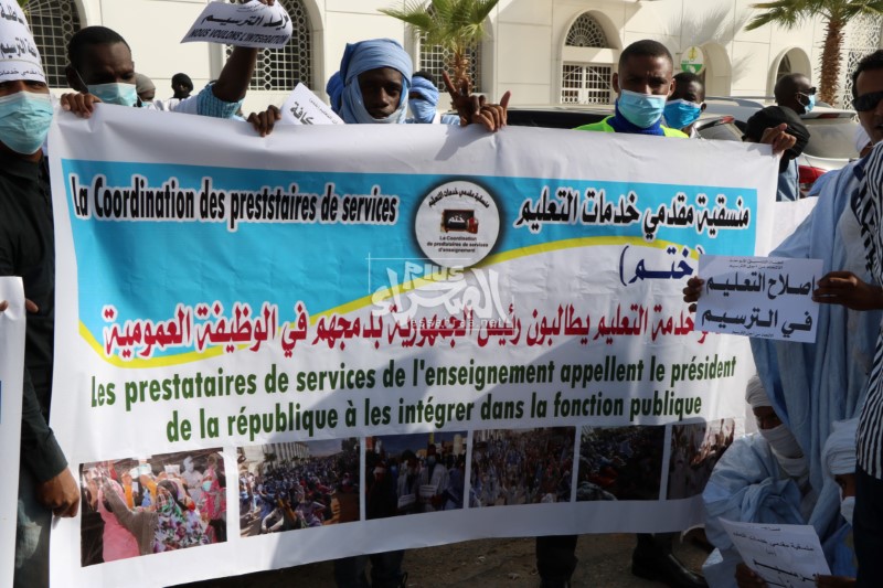 مقدمو خدمة التعليم يتظاهرون أمام وزارة التهذيب ـ (المصدر: الصحراء)