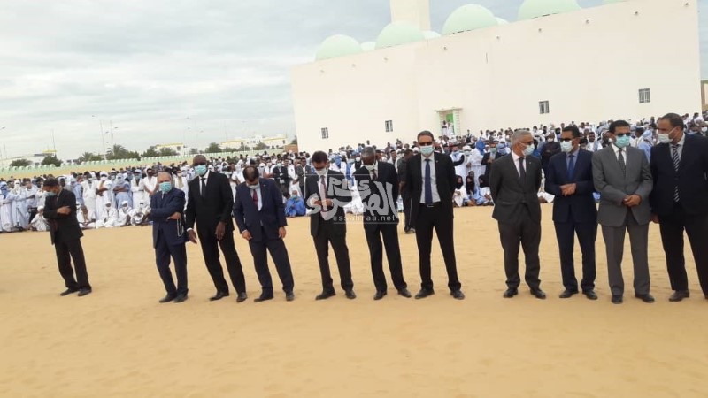الصلاة على جنازة الرئيس الأسبق ولد الشيخ عبد الله ـ (المصدر: الصحراء)