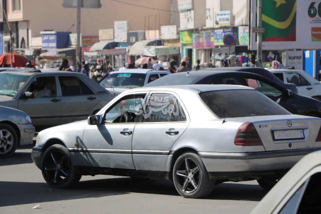 محطة على الرصيف لنقل الركاب من سوق العاصمة ـ (المصدر: الصحراء)