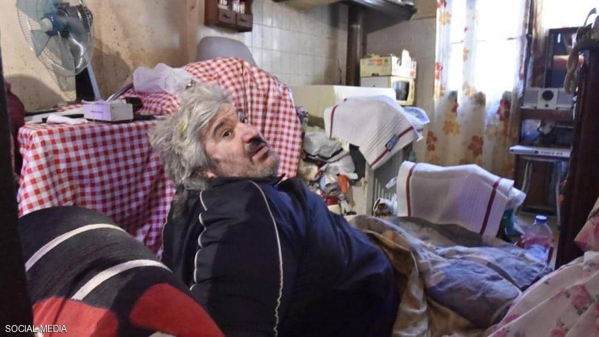 آلان بانابيير.. على الأرض في منزله