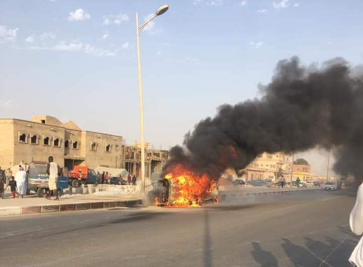 جانب من حادث احتراق السيارة (صورة متداولة على شبكات التواصل الاجتماعي)