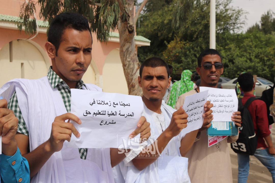 وقفات احتجاجية أمام الرئاسة (المصدر: الصحراء)