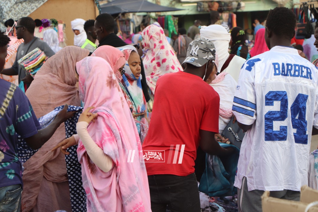 الإقبال قبيل العيد على السوق المركزي-(المصدر: الصحراء) 