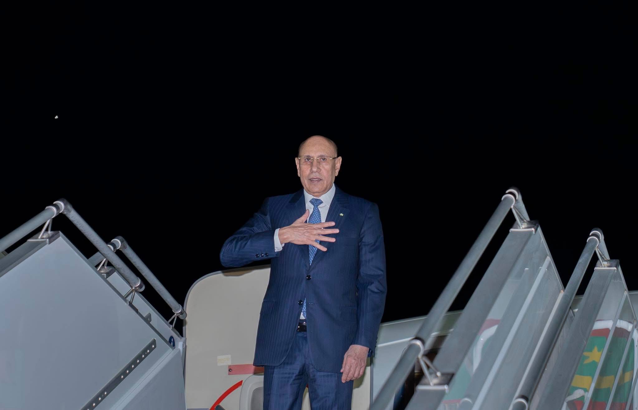 الرئيس غزواني لدى مغادرته العاصمة نواكشوط باتجاه الدوحة