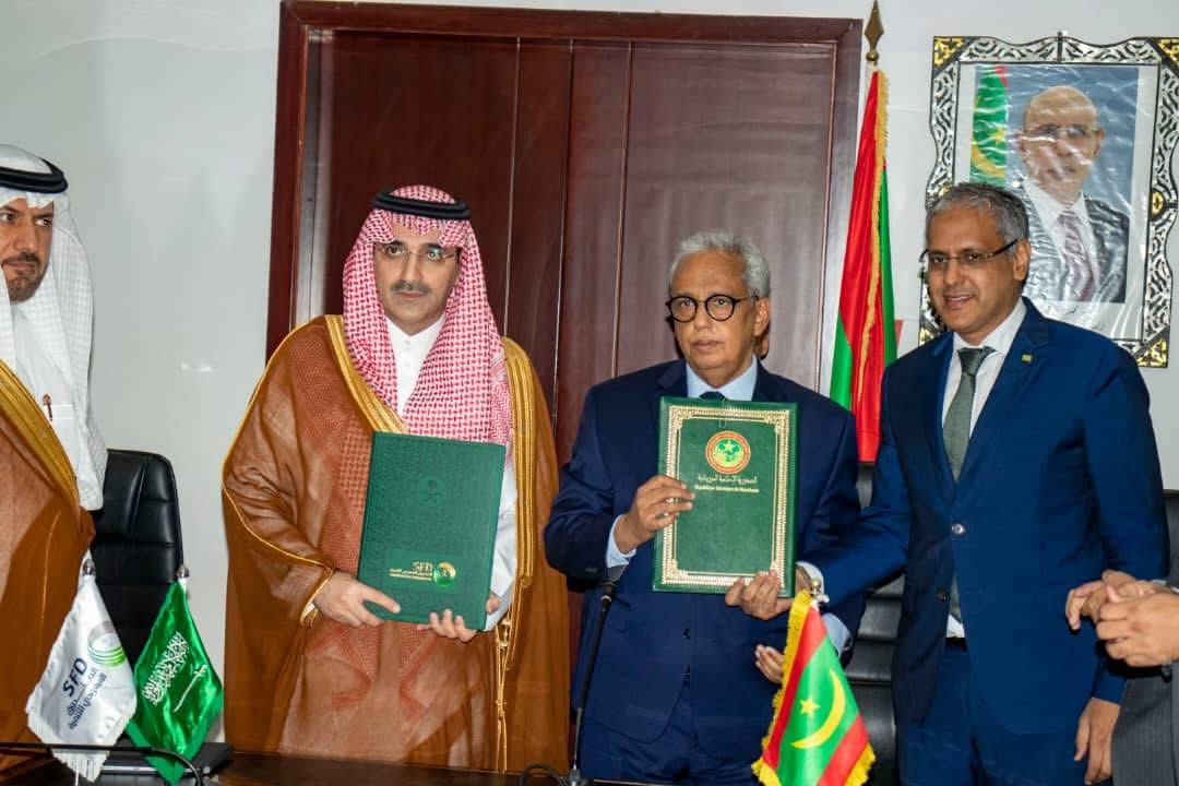 جانب من توقيع الاتفاقية