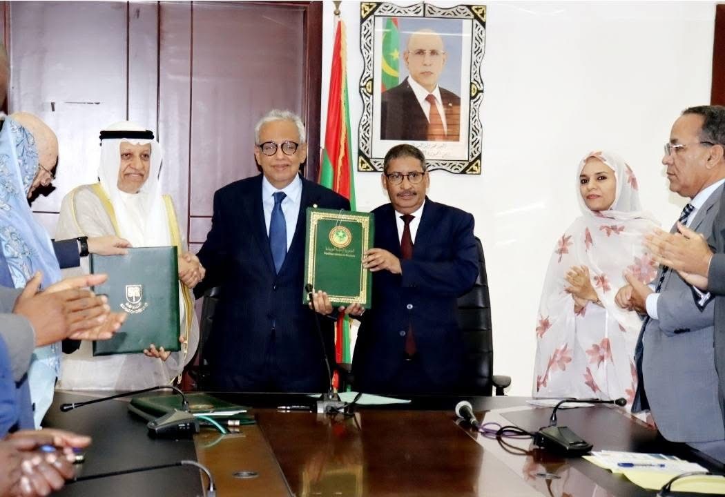 جانب من توقيع الاتفاقية