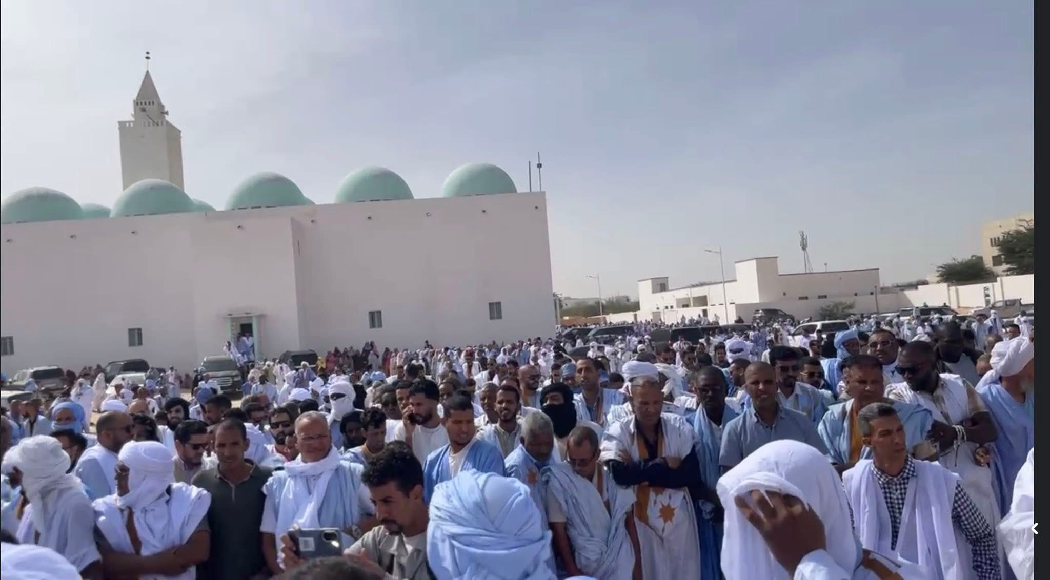 جوانب من صلاة الجنازة على الراحل عبد العزيز ولد اعليه