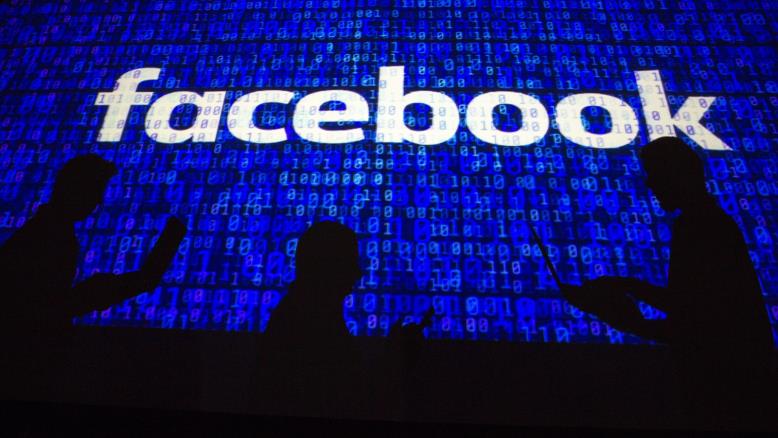 أبدى عدد من الصحافيين شكوكهم في دعم فيسبوك للصحافة حيث يرونه عاملا في دمار الصحافة المحلية (وكالة الأناضول)