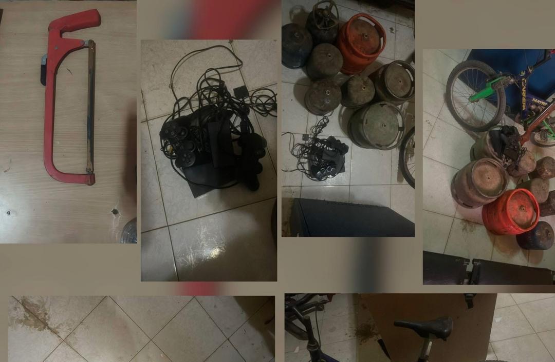 بعض المحجوزات المضبوطة لدى أفراد العصابة- صفحة الشرطة في فيسبوك