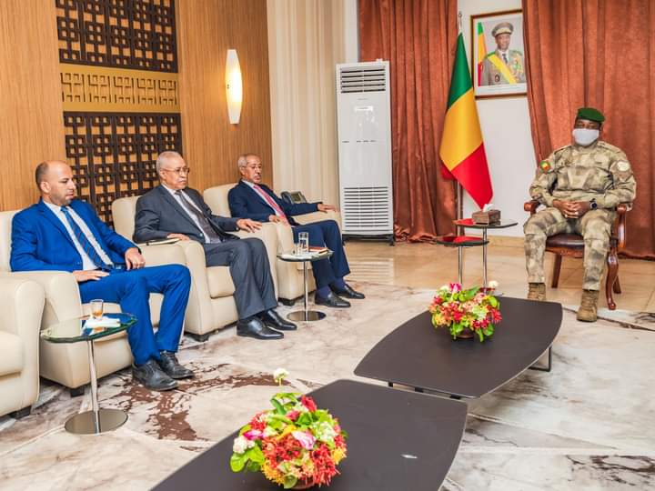 وزير الدفاع الموريتاني في ضيافة الرئيس المالي في قصر كالوبا