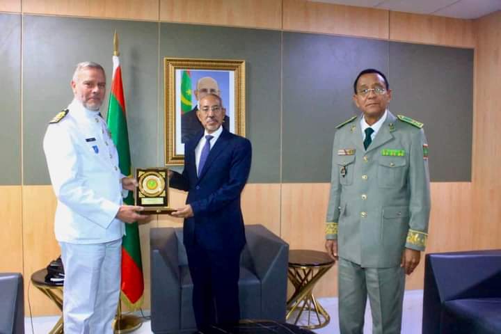 الأميرال باور في ضيافة وزير الدفاع الموريتاني خلال زيارته لنواكشوط