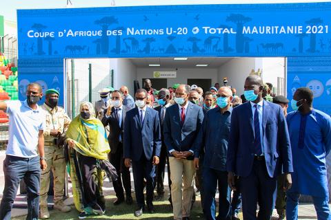 الوزير الأول أثناء زيارته للملعب الأولمبي - المصدر (الوكالة الموريتانية للأنباء)