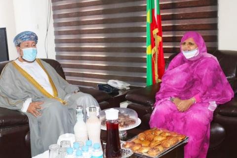 اجتماع رئيسة جهة نواكشوط والسفير العماني -المصدر (جهة نواكشوط)