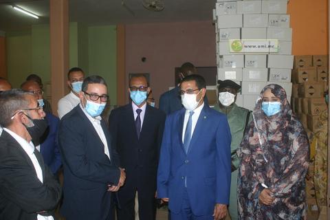 وزير الصحة خلال زيارته لمخازن الأدوية في نواكشوط - المصدر (الوكالة الموريتانية للأنباء