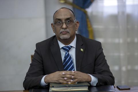 وزير المالية إسلمو ولد محمد امبادي- وما
