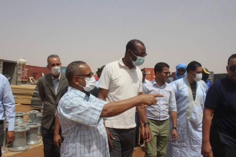 وزير المياه خلال زيارة لبعض المنشآت بلعيون - المصدر (وزارة المياه)