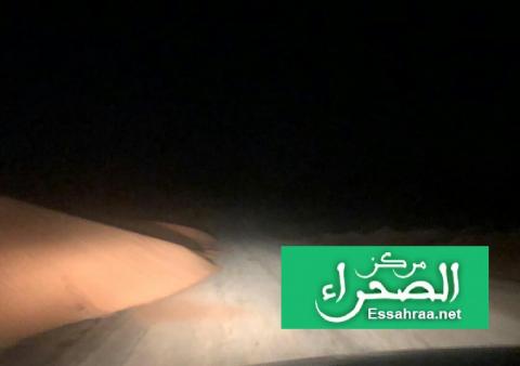صورة لألسنة رملية تقطع جزئيا طريق نواكشوط بتلميت(المصدر:الصحراء)
